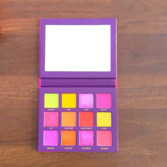 Brand New Makeup Palette - Picture 2 of 3
